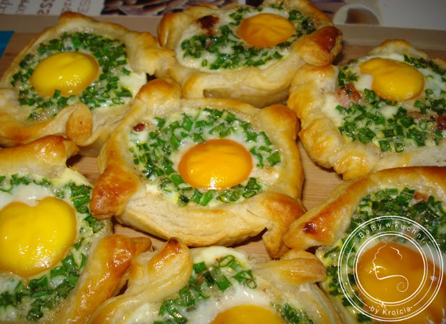 Jajka zapiekane w cieście francuskim