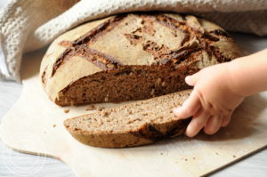 Chleb na maślance na zakwasie żytnim z przepisu Piotra Kucharskiego