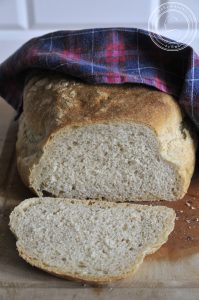Chleb z mąki i wody na zakwasie